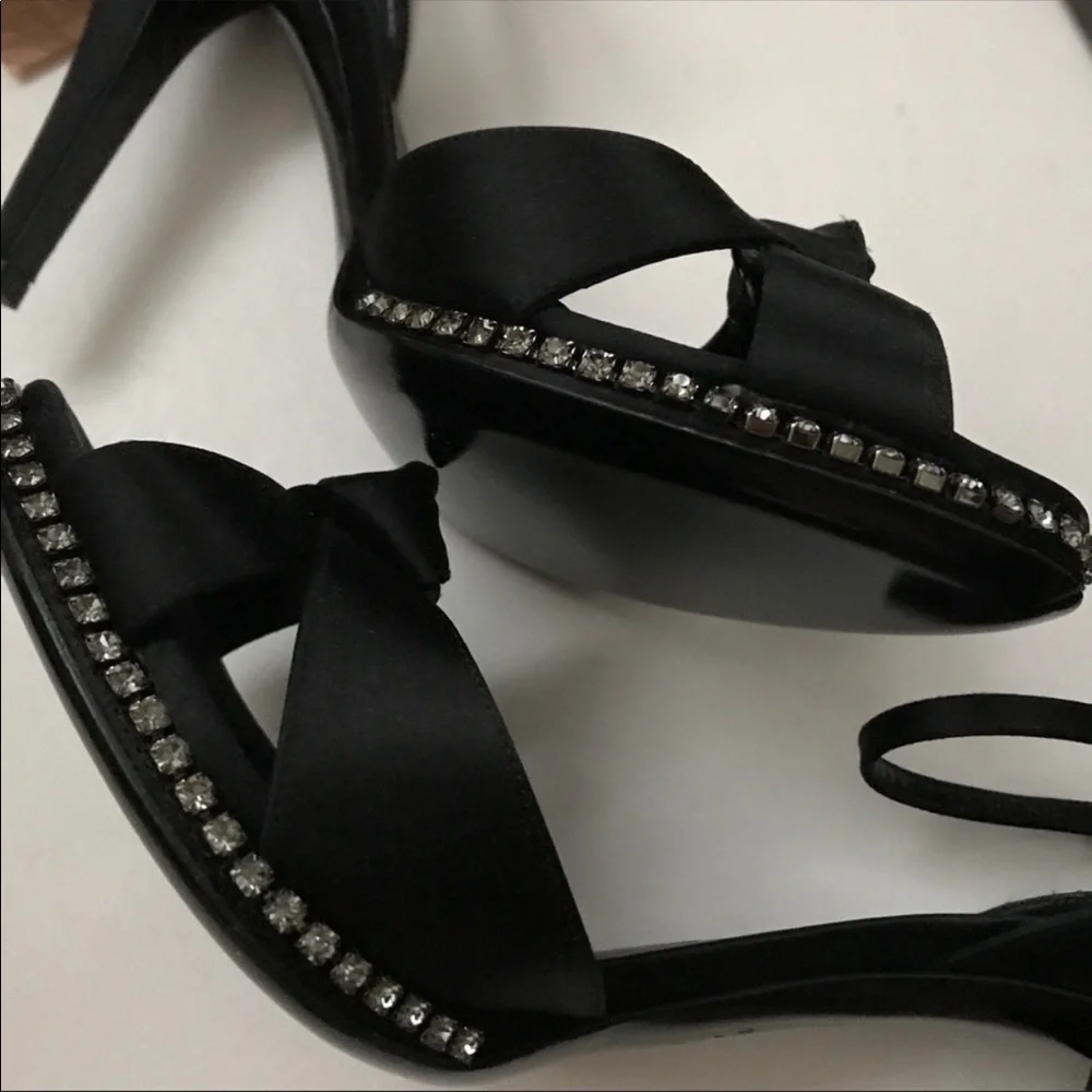 Gucci crystal pumps
